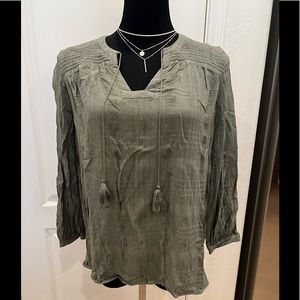 Old Navy rayon blouse Size Medium